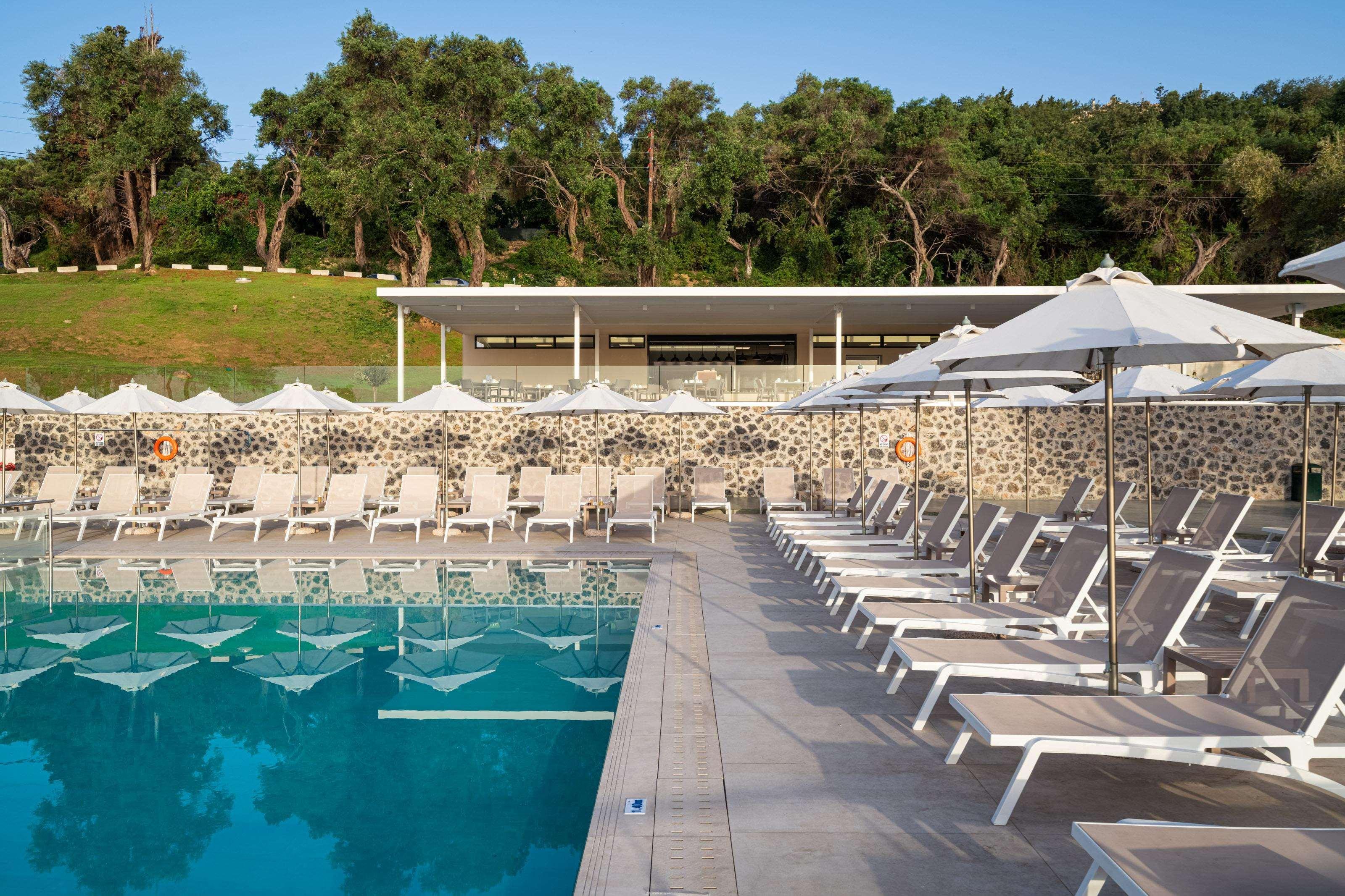 Aeolos Beach Resort Gastouri  エクステリア 写真
